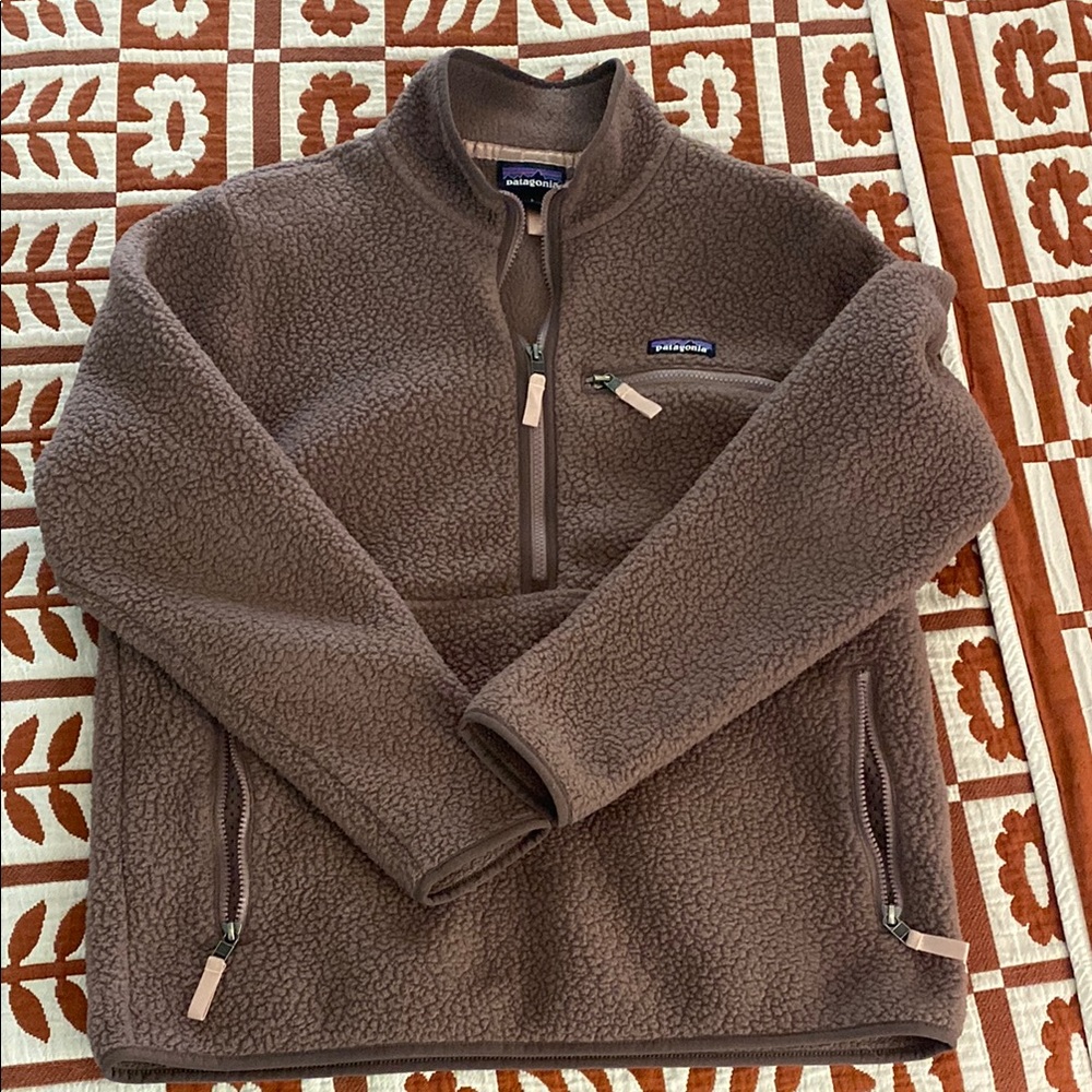 SOLD 🎉 Patagonia Brown Fleece Pullover